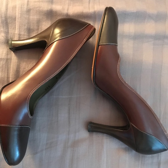 Coach Classic Heels - Picture 2 of 6